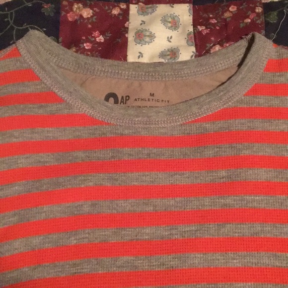GAP Crewneck Top - Picture 2 of 5
